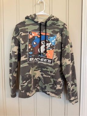 Buc-ees camo sweatshirt hoodie beaver, side sleeve patches bucee beaver front